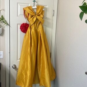 Beauty & the Beast Belle size small dress costume with purse & gloves